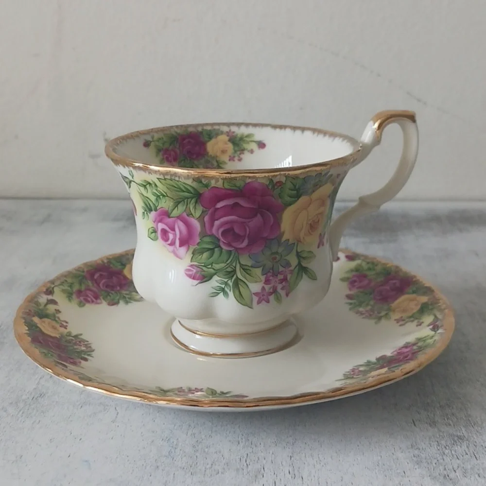 Set of Tea Cup and Saucer Roses Fine Porcelain RUI Handmade in P.R.C Original
